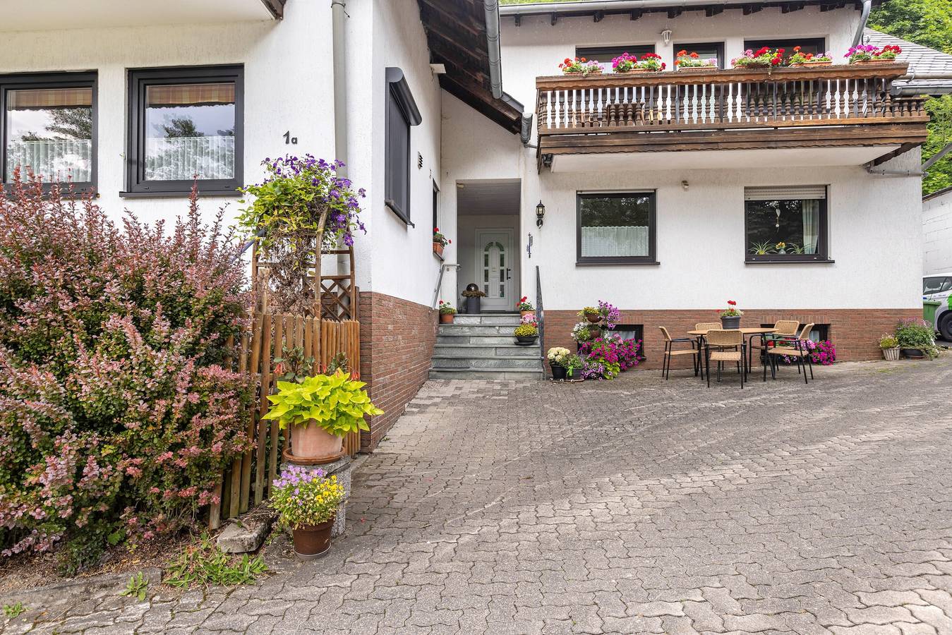 Ganze Wohnung, Apartment  Ferienwohnung am Golfplatz' Fewo A' mit Bergblick, Balkon und Wlan in Willingen, die Mittelgebirge