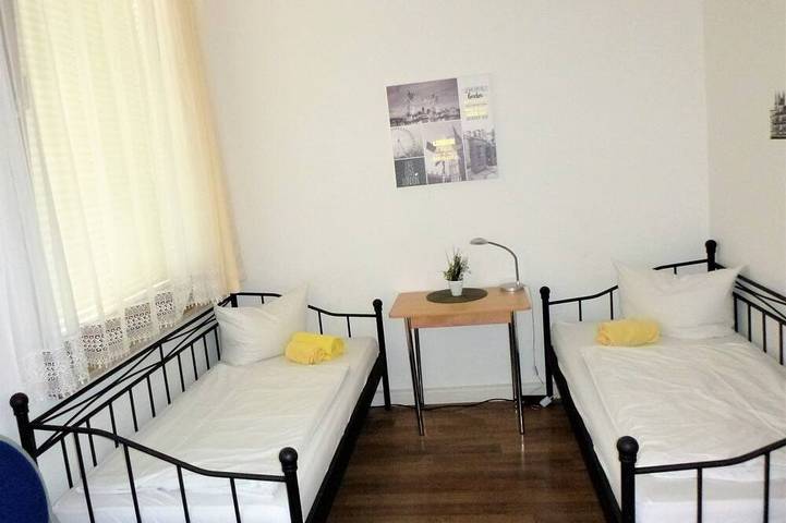 Zweibettzimmer mit Gemeinschaftsbad in Nürnberg, Franken