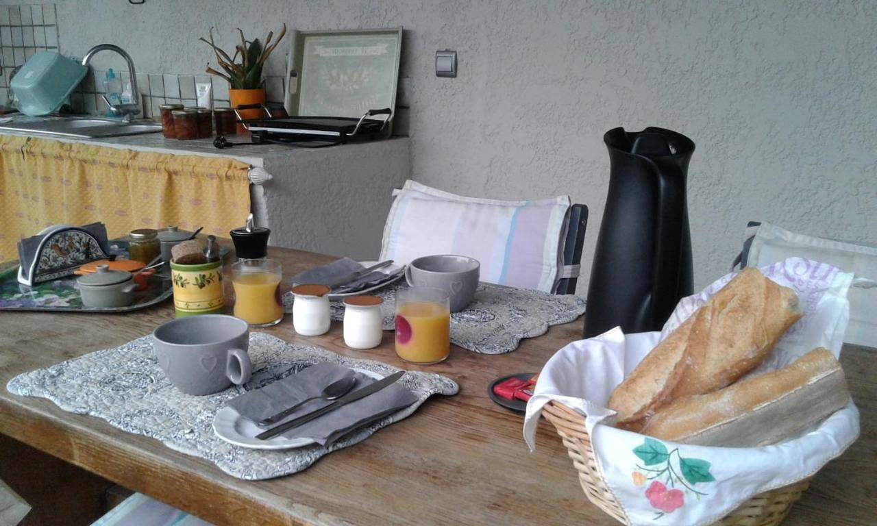 Suite (2 Adults) in Saint-Laurent-d'Aigouze, Côte méditerranéenne (France)