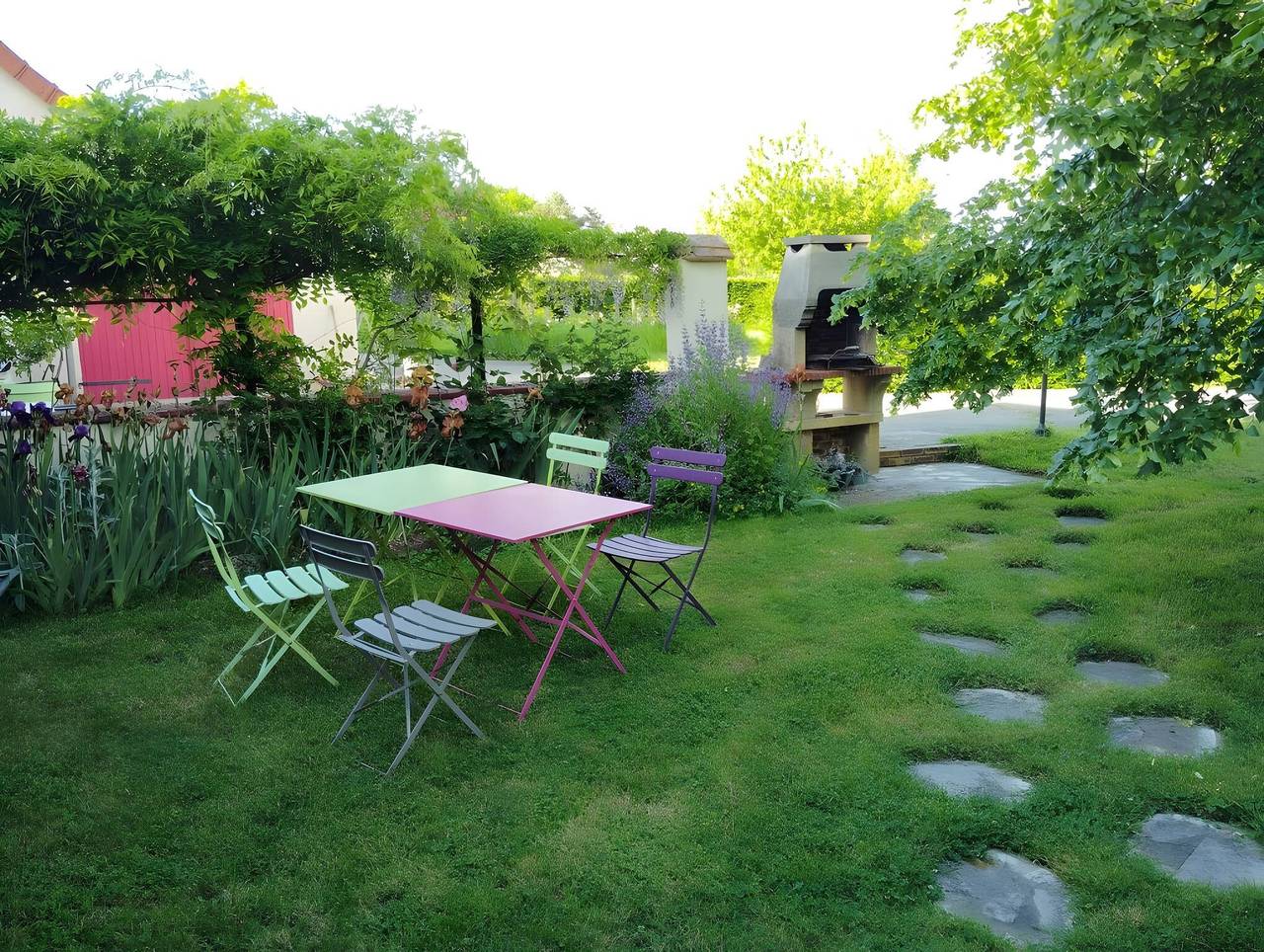 Gästezimmer „Les Chambres D'Anel“ mit Gemeinschaftspool, Terrasse und Wlan in Saint-Pourçain-sur-Besbre, Allier