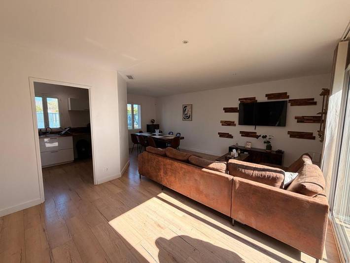 Gîte pour 8 personnes, avec terrasse ainsi que jardin et piscine à Mérignac - 3