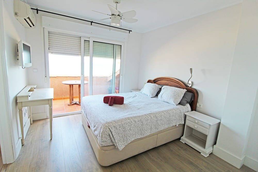 Entire apartment, Luxury duplex penthouse facing the sea. 1st line beach in Playa Carrer La Mar, el Campello