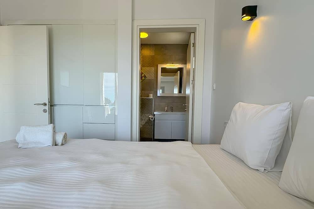 Ganze Wohnung, Lavender D7 Seaview Penthouse – Ideal for Families, Pool & Sunset Balcony in Kusadasi, Provinz Aydın