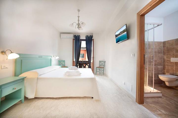 Maison d’hôte pour 2 personnes, avec terrasse et vue dans Orosei - 3