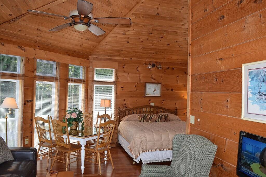 Die Octagon Suite im Country Manor Inn in Tuckaleechee, Blount County