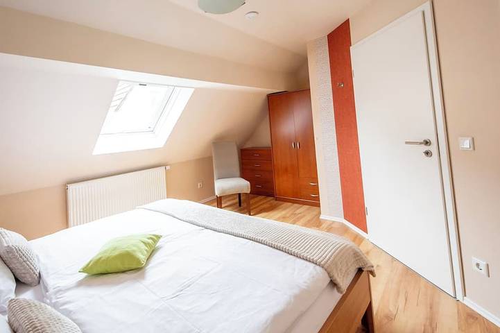 Ganze Wohnung, Moderne, komfortable Ferienwohnung mit Terrasse, am Maintalradweg in Lengfurt, Triefenstein