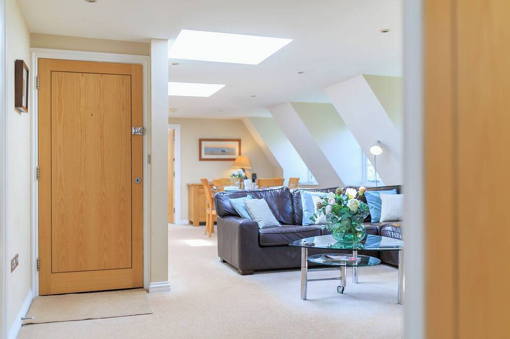 Entire apartment, Spacious Penthouse apartment, Walberswick, Nr Southwold sleeping 6 next to beach in Walberswick, Sunrise Coast