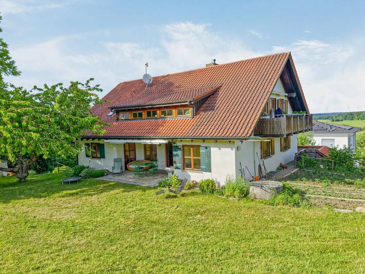 Ferienhaus „Mit Sonnenterrasse“ mit Balkon und Wlan in Ostrach, Region Bodensee-Oberschwaben