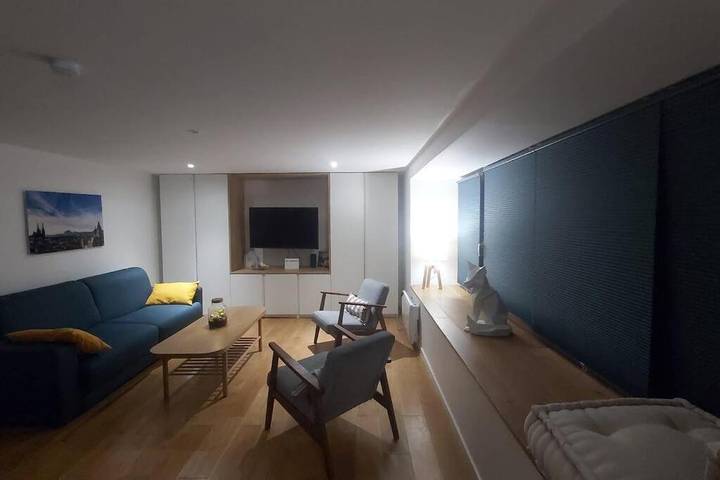 Gîte pour 6 personnes, avec jardin et vue, animaux acceptés à Saint-Genès-Champanelle - 3