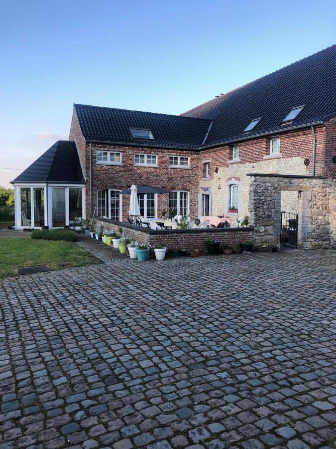 Chambre d’hôte pour 4 personnes, avec Terrasse et Jardin à Chapelle-lez-Herlaimont