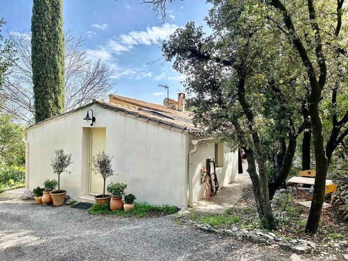 Gîte pour 3 personnes, avec Jardin et Piscine à Saint-Martin-de-Londres
