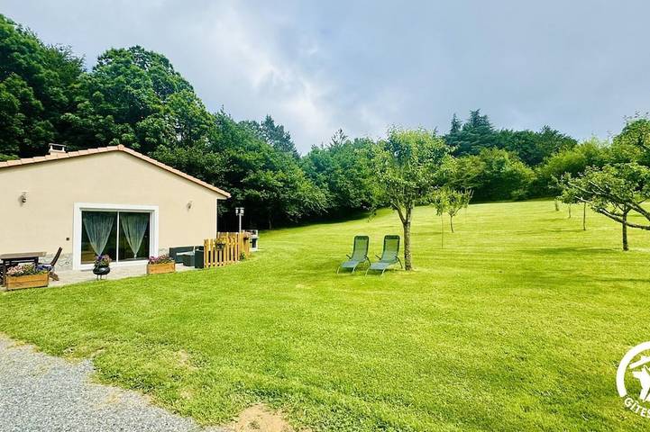 Location de vacances pour 4 personnes, avec jardin à Les Martys