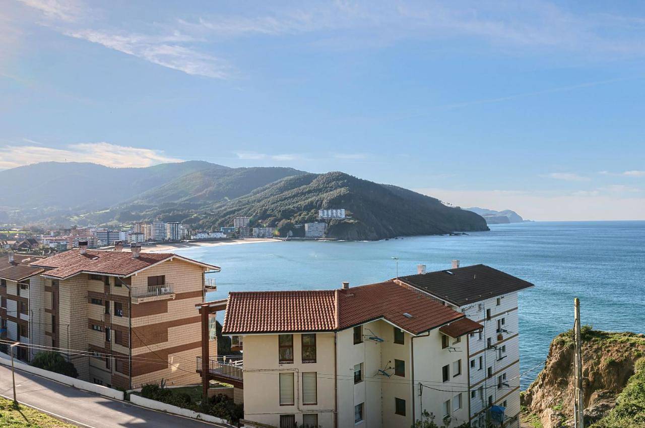 Apartamento entero, Vistas 180º, al mar, puesta de sol, Free Wifi-parking in Bakioko Aritza (Bakio), Baquio