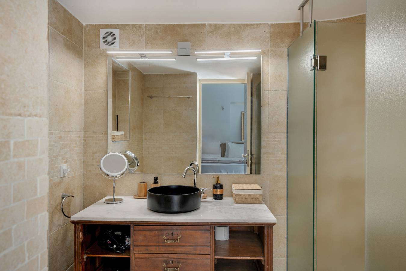 Villa 'Blueros Luxury' with Sea View, Wi-Fi and Air Conditioning in Poseidonia, Syros