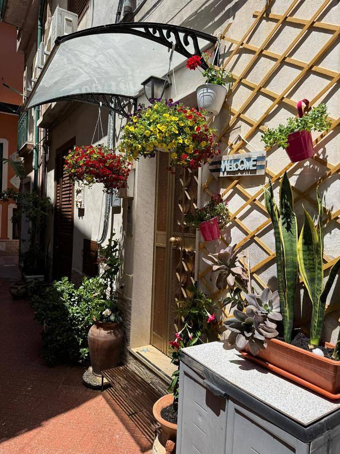 Location de vacances pour 2 personnes, animaux acceptés à Letojanni - 4