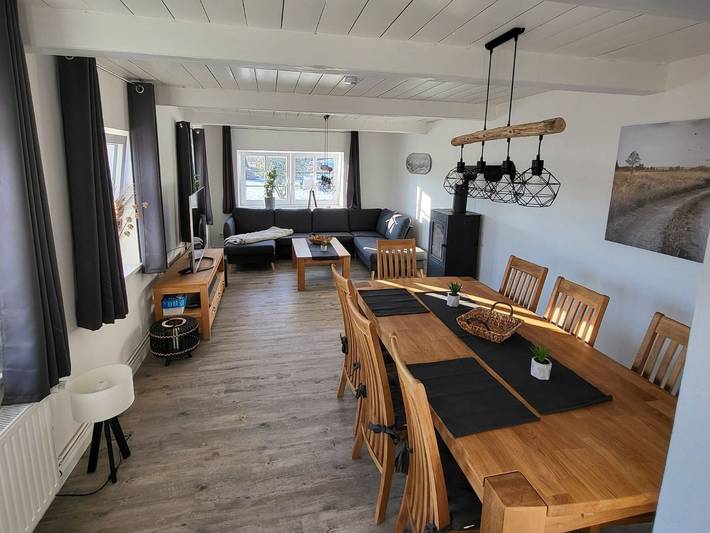 Ferienhaus für 7 Personen, mit Terrasse und Garten sowie Sauna in Esgrus