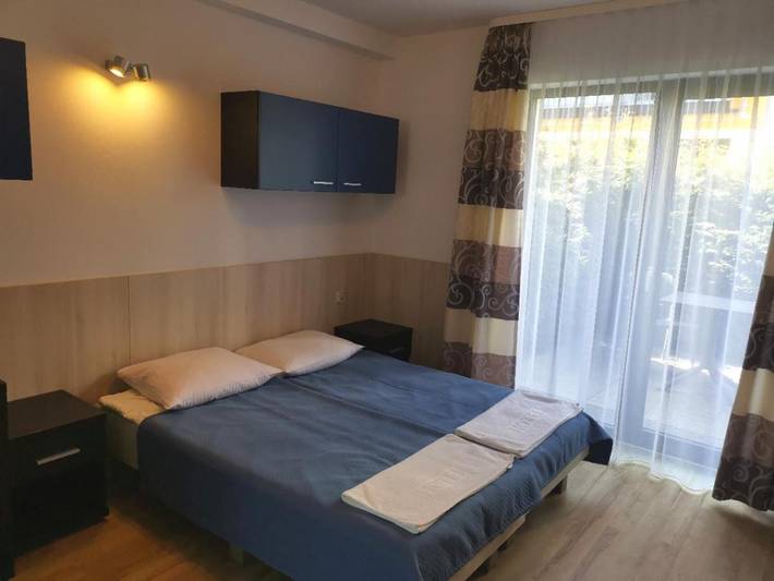 Wynajem wakacyjny dla 2 osób, z ogród i balkon oraz basen i sauna w Łazy