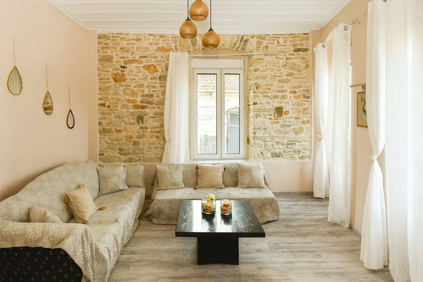 Traditional Samos Home with a Jacuzzi and Balcony in Samos