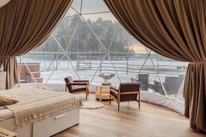 Tente pour 6 personnes, avec jacuzzi et balcon/terrasse en Pologne
