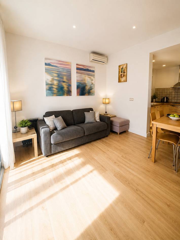 Entire apartment, Holiday apartment for 3 people with balcony in Sitges, Garraf