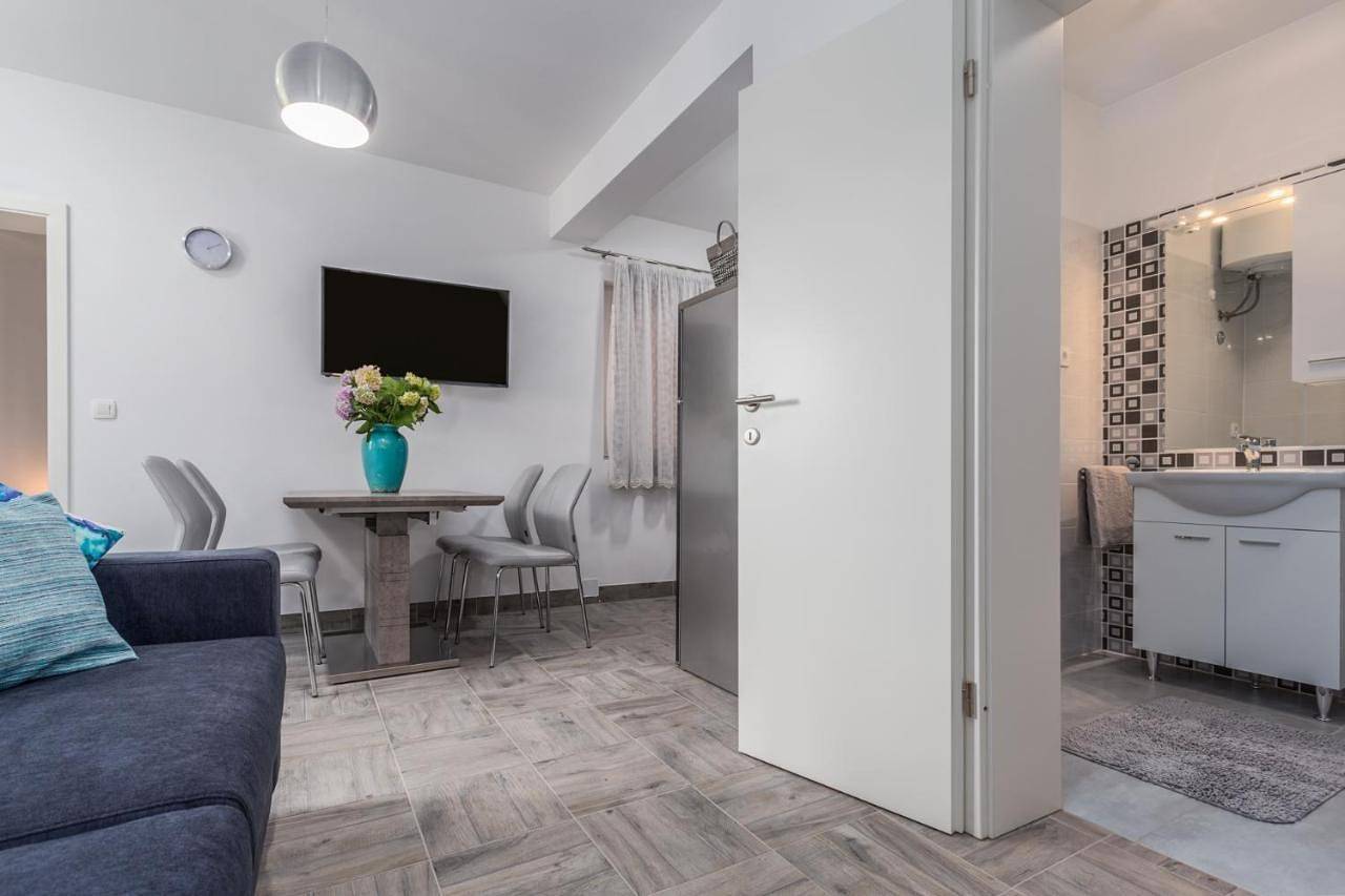 Ganze Wohnung, Brandneues und charmantes Apartment Edi Blue mit kleinem Garten in Funtana in Funtana, Vrsar-Funtana