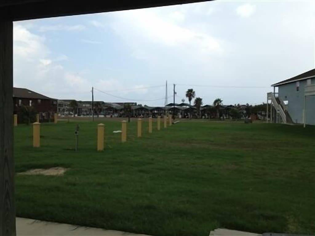 Ganze Wohnung, La Casa De Pescado Rojo. Zwei Schlafzimmer, zwei Bäder. Privater Bootsschlupf im Hafen. in Port Mansfield, Laguna Madre