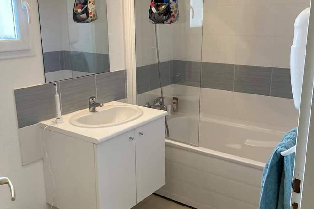 Entire apartment, The Costa verde with its feet in the water, garden and beachfront in Poggio-Mezzana, Corte region