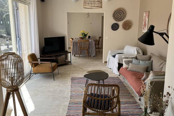 Location de vacances pour 8 personnes, avec terrasse et jardin à Beaumettes - 4