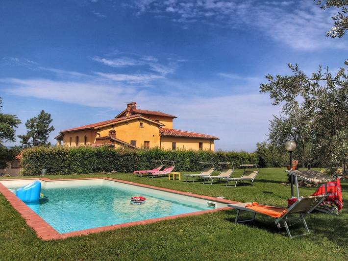 Ferienhaus für 12 Personen, mit Terrasse und Garten sowie Pool