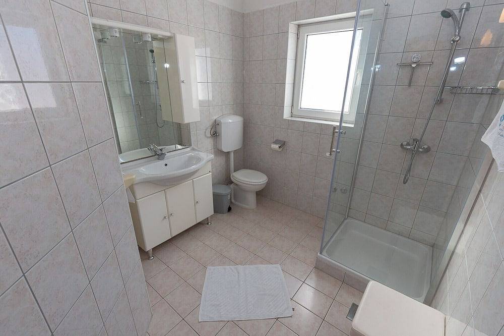 Ganze Wohnung, Appartement mit Terrasse und voll ausgestattet in Biograd na Moru, Zadar