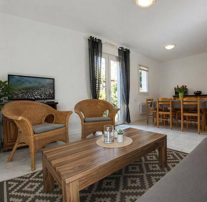 Location de vacances pour 8 personnes, avec Terrasse ainsi que Jardin et Vue à Viella (Hautes-Pyrénées) - 4