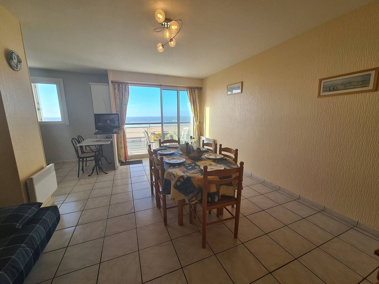 Entire apartment, Renovated 3-room apartment with balcony, near beach - Saint-Jean-de-Monts in Saint-Jean-de-Monts, Vendée