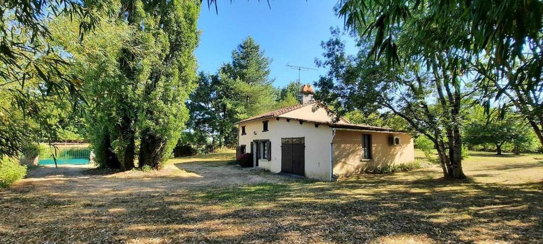 Location de vacances pour 6 personnes, avec jardin à Lathus-Saint-Rémy