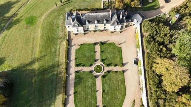 Gîte pour 2 personnes, avec Terrasse et Jardin ainsi que Piscine et Vue à Saint-Paterne-Racan - 3