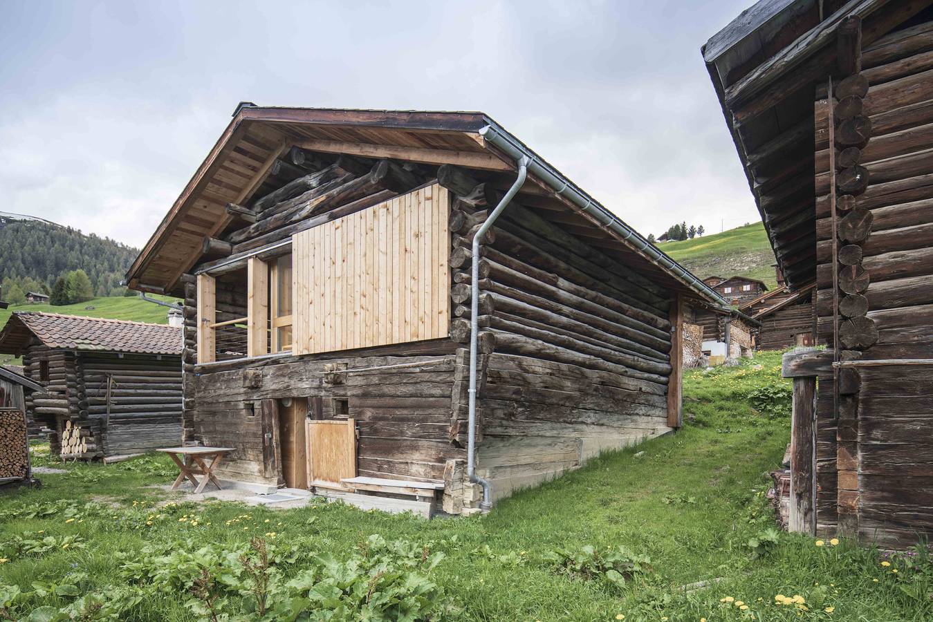 Stilvolle Architekten-Hütte am Skilift in Plessur Alpen