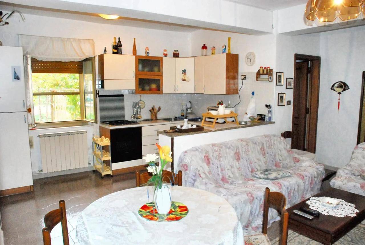 Appartement entier, Two-Bedroom Apartment in Castel di Ieri, Parc Naturel Régional Sirente-Velino
