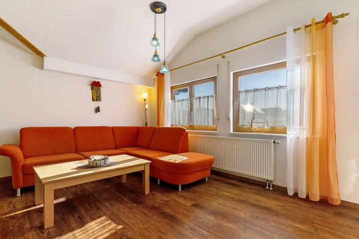 Apartamento inteiro, Apartamento 'Ferienwohnung Birne' com jardim partilhado, varanda e acesso Wi-Fi in Appenweier, Central Black Forest