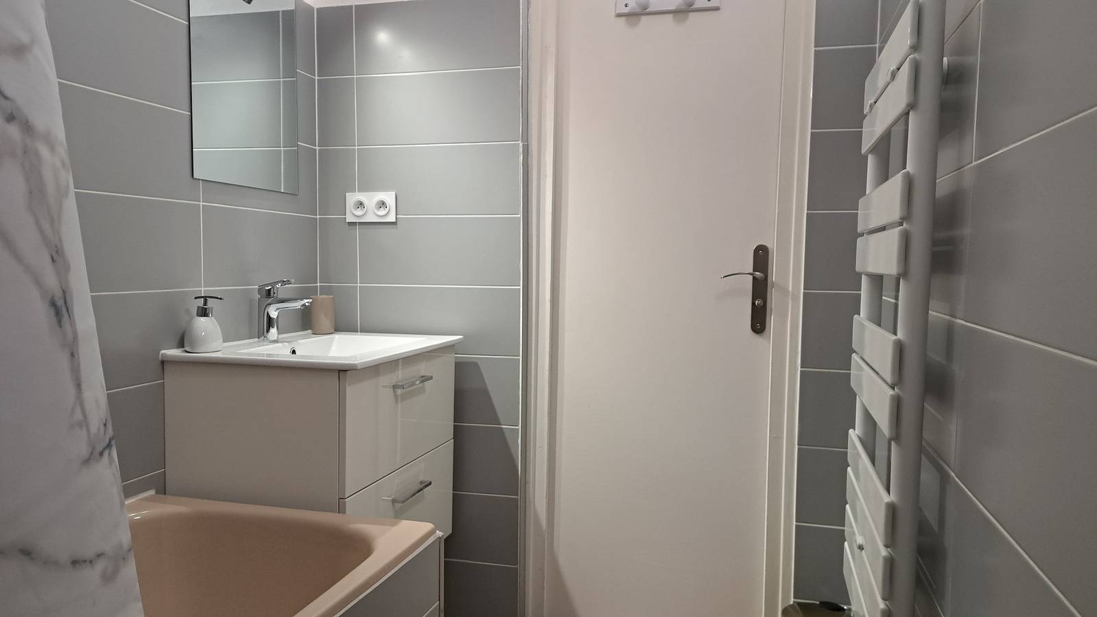 Ganzes Studio, Studio „Möbliert gegenüber den Thermen“ mit Wlan in Allevard, Isère