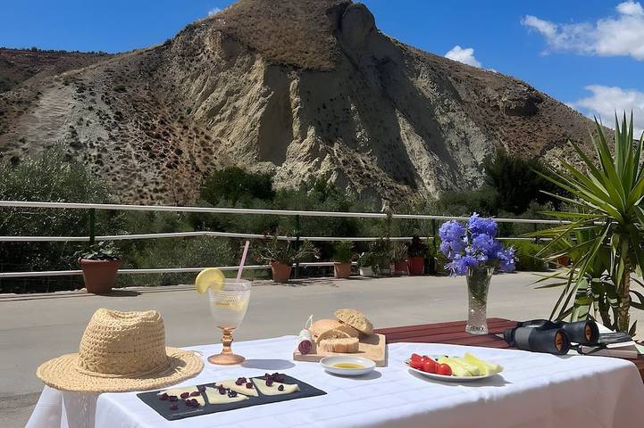 Casa rural para 10 personas, con jacuzzi además de balcón y jardín en Hinojares