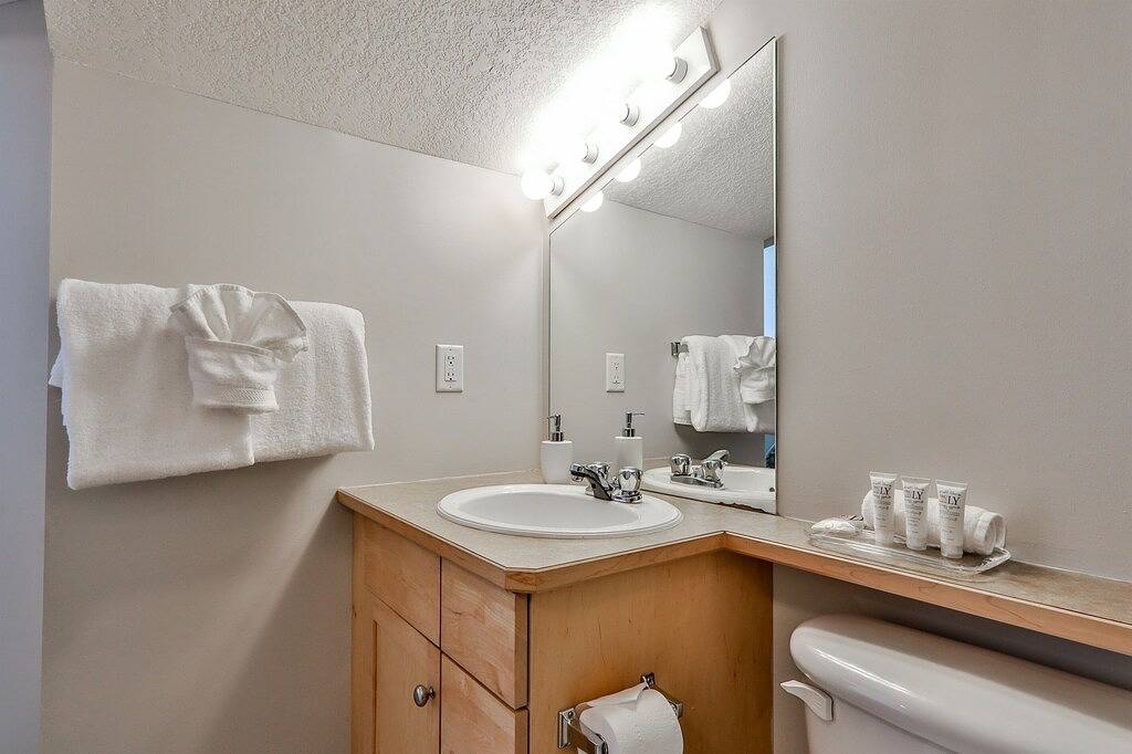 Ganze Wohnung, Charming Mountain Loft – Pet Friendly | Mountain Views! in Canmore, Banff-Nationalpark