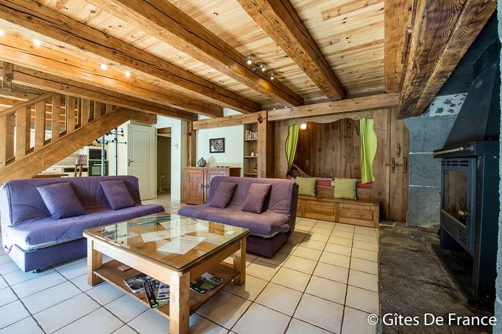 Gîte pour 8 personnes, avec terrasse ainsi que vue et jardin à Picherande - 3