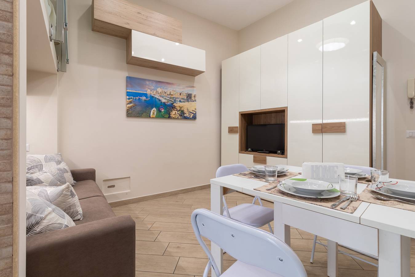 Holiday Home 'Zelda Casa Vacanza' with Balcony, Wi-Fi and Air Conditioning in Giovinazzo, Bari Province