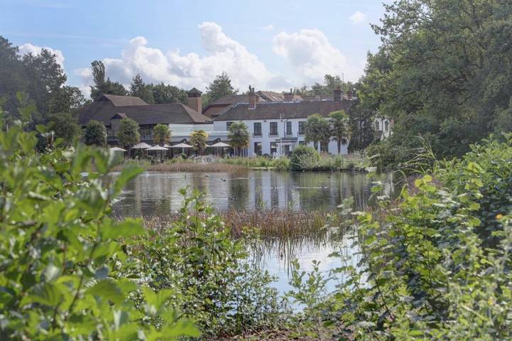 Holiday rental for 2 people, with Hot tub and Terrace as well as Garden and Sauna in Surrey Hills
