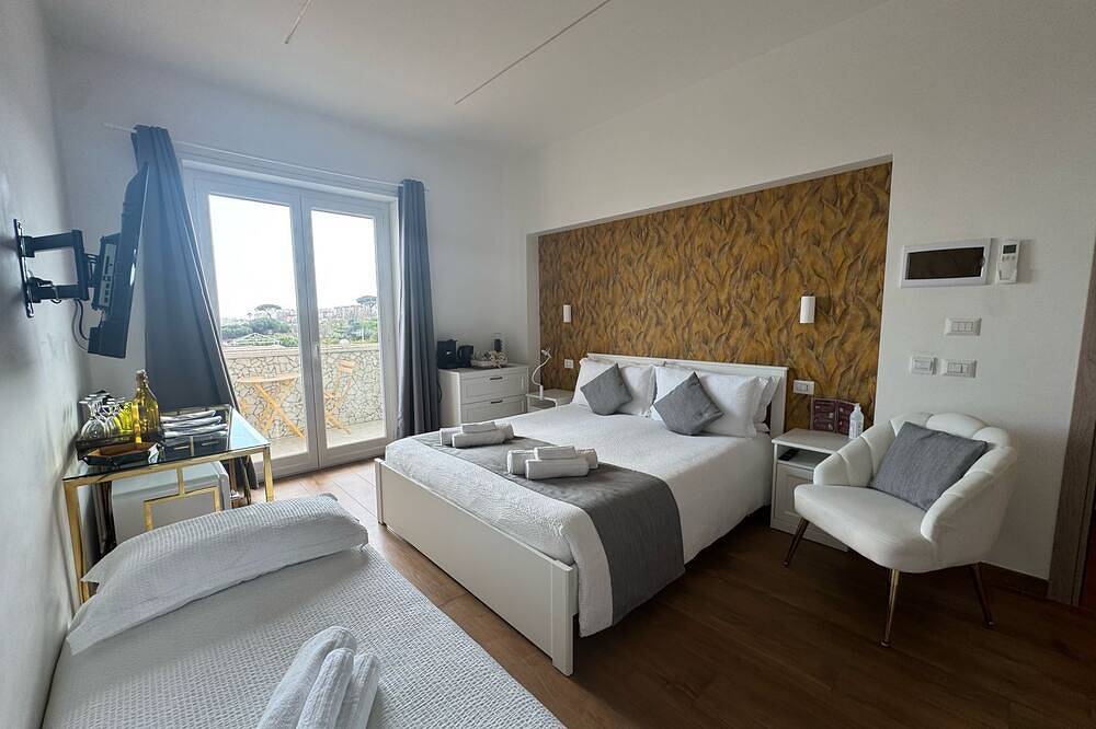 Welcome to our oasis of elegance and comfort enjoy the best of Naples! in Nápoles, Provincia de Nápoles