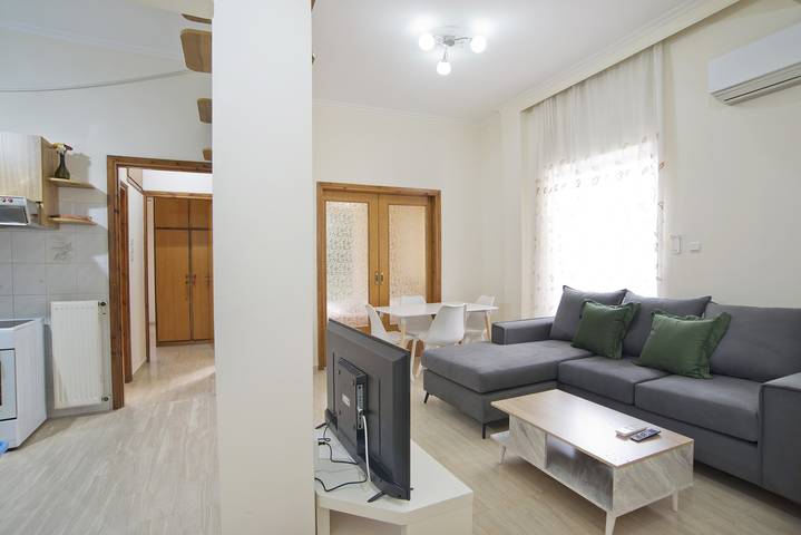 Vacation rental for 4 people, with balcony in Athens