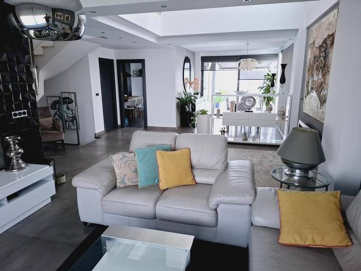 Apartamento para 8 personas, con piscina y terraza, Se admiten mascotas en La Zubia