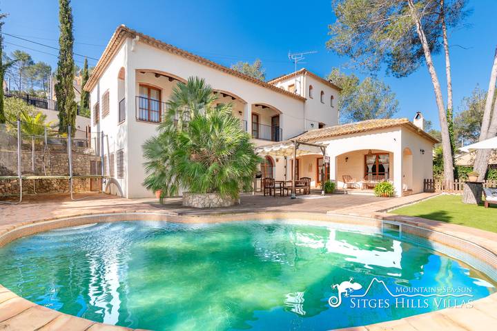 Villa pour 12 personnes, avec balcon et jardin à Olivella