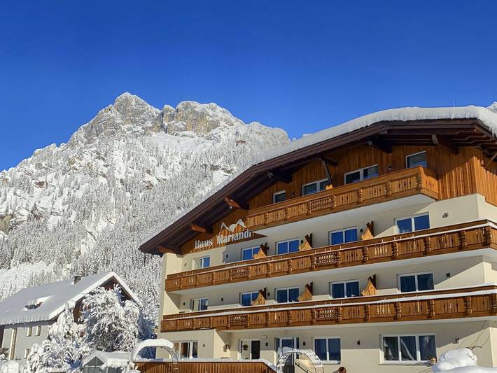 Ferienwohnung für 2 Personen, mit Balkon und Terrasse sowie Garten und Sauna in Nesselwängle