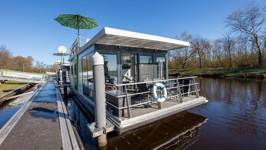 Ferienhaus für 4 Personen, mit Pool und Seeblick sowie Terrasse und Sauna, mit Haustier in Bad Bederkesa