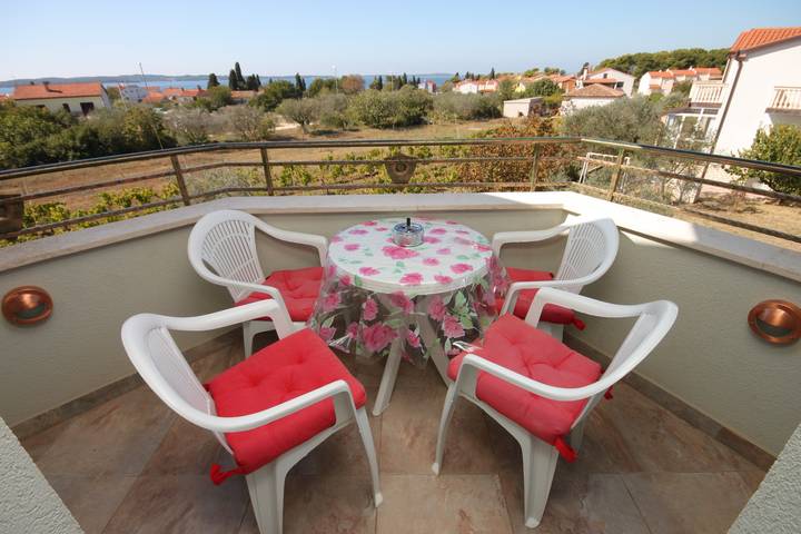 Ferienwohnung für 5 Personen, mit Balkon/Terrasse in Fazana